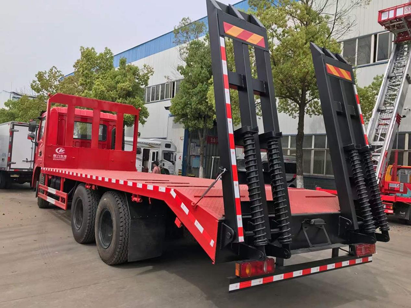 國六東風(fēng)錦程小三軸平板運輸車